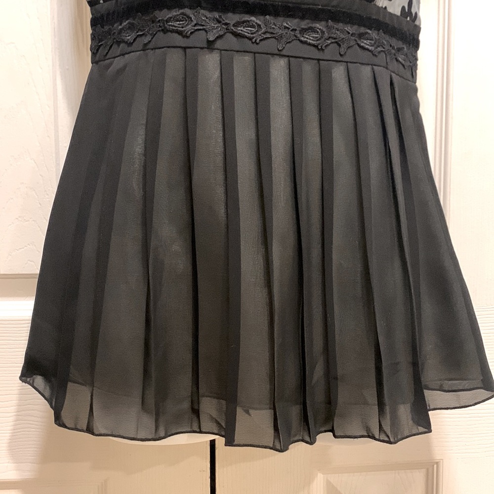 Floral mesh pleated bottom blouse - Picture 5 of 8